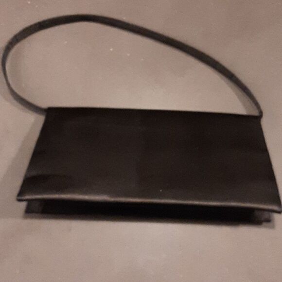 La Regale Black Wristlet Purse - Picture 2 of 10